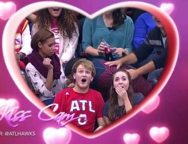 NBA: Η πρόταση γάμου τη στιγμή του kiss cam είχε... επεισοδιακή κατάληξη (βίντεο)